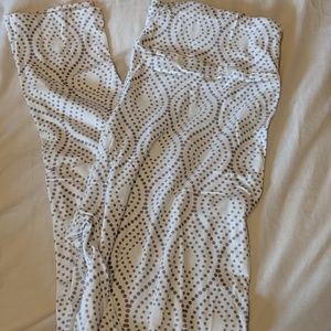 New L/XL Capri Leggings - Dancing Dots gray white